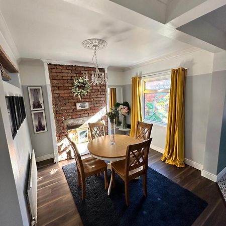 Cosy Two Bed Terraced House 7Min Drive From City Белфаст Екстер'єр фото