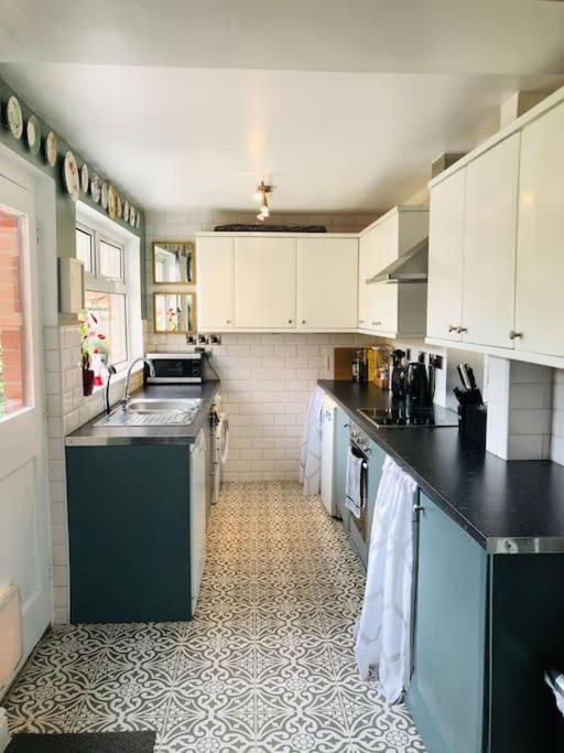 Cosy Two Bed Terraced House 7Min Drive From City Белфаст Екстер'єр фото