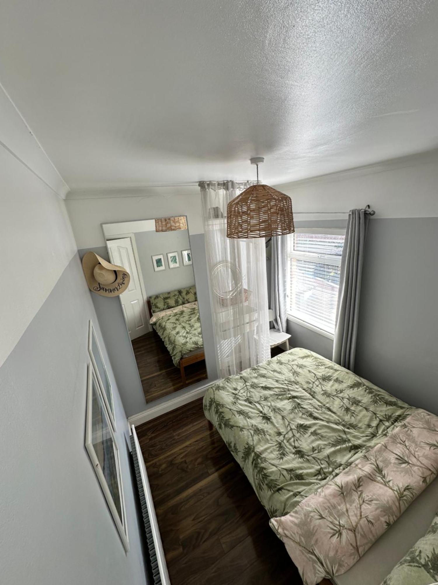 Cosy Two Bed Terraced House 7Min Drive From City Белфаст Екстер'єр фото